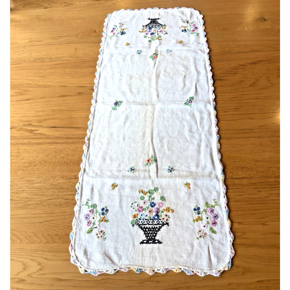 Vintage Flower Embroidered Dresser Vanity Table Scarf Linen Crochet Trim READ - Picture 2 of 9